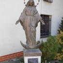 Wrocław, Wojszyce, figura Matki Bożej przy plebani kościoła kościoła Najświętszego Zbawiciela.